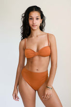 Load image into Gallery viewer, Honey Trifle Bottom